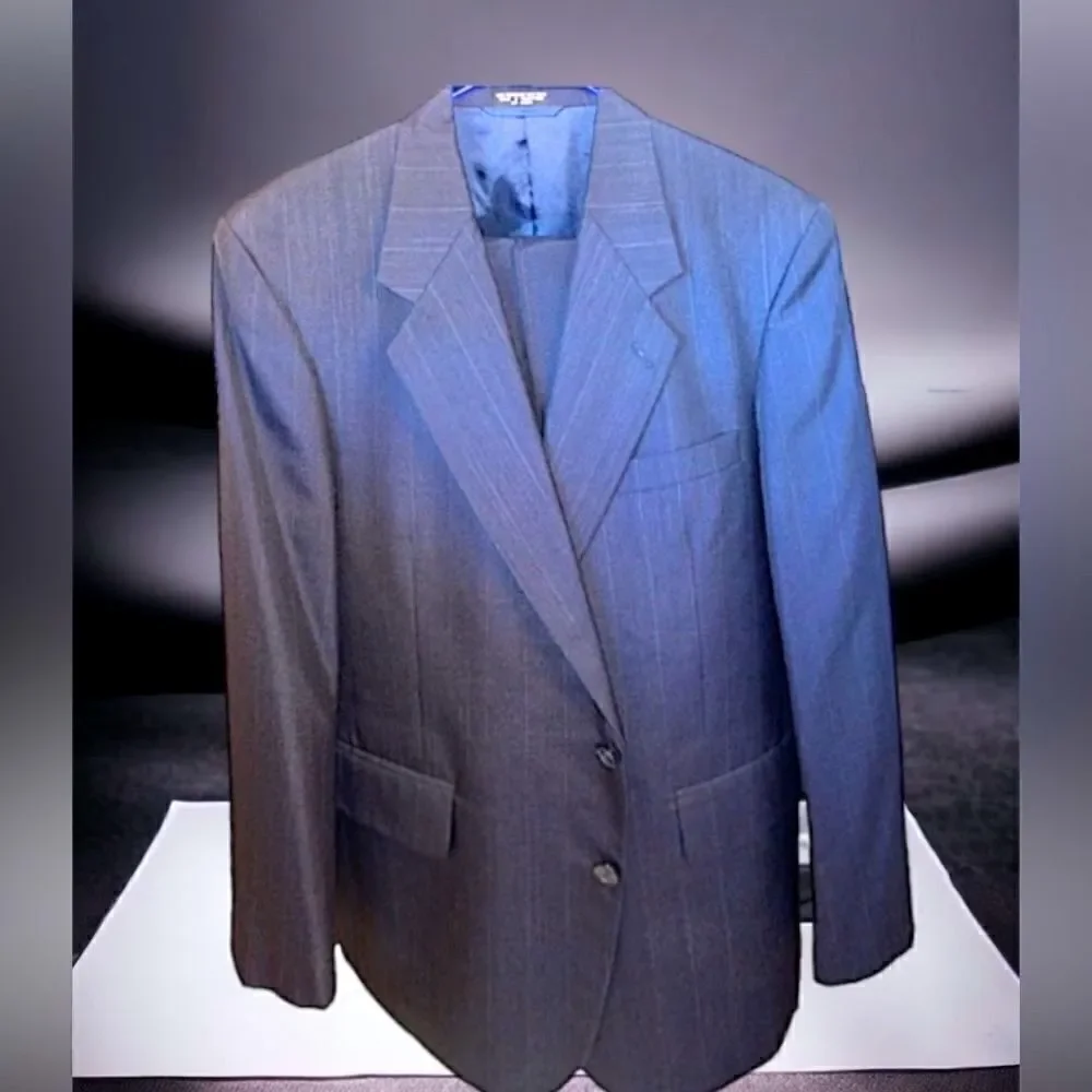 Gianelli Uomo l Men’s Suit l Gray w/Blue Accents l Jacket: 42R Pants: 36” x 29”